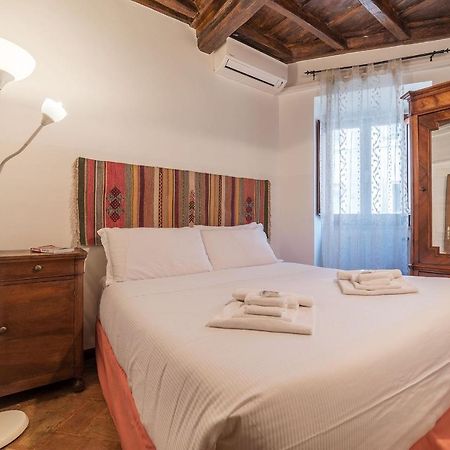 By The Charming Piazza Navona - Fromhometoروما المظهر الخارجي الصورة