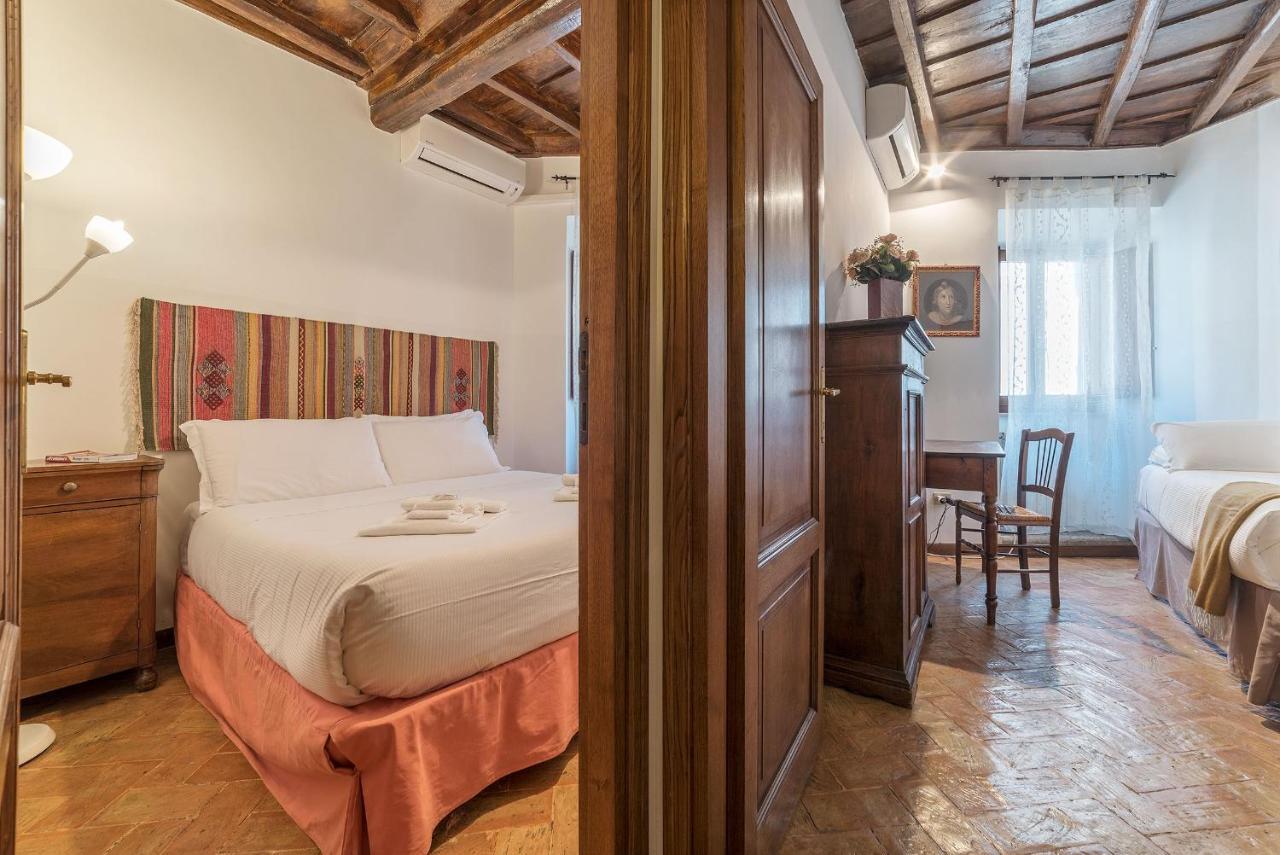 By The Charming Piazza Navona - Fromhometoروما المظهر الخارجي الصورة