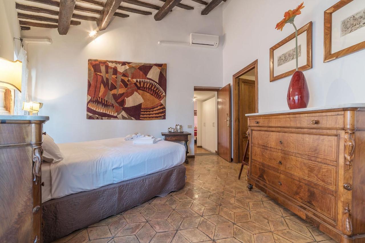 By The Charming Piazza Navona - Fromhometoروما المظهر الخارجي الصورة