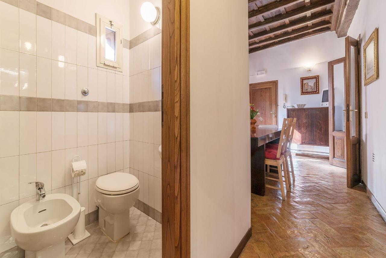 By The Charming Piazza Navona - Fromhometoروما المظهر الخارجي الصورة
